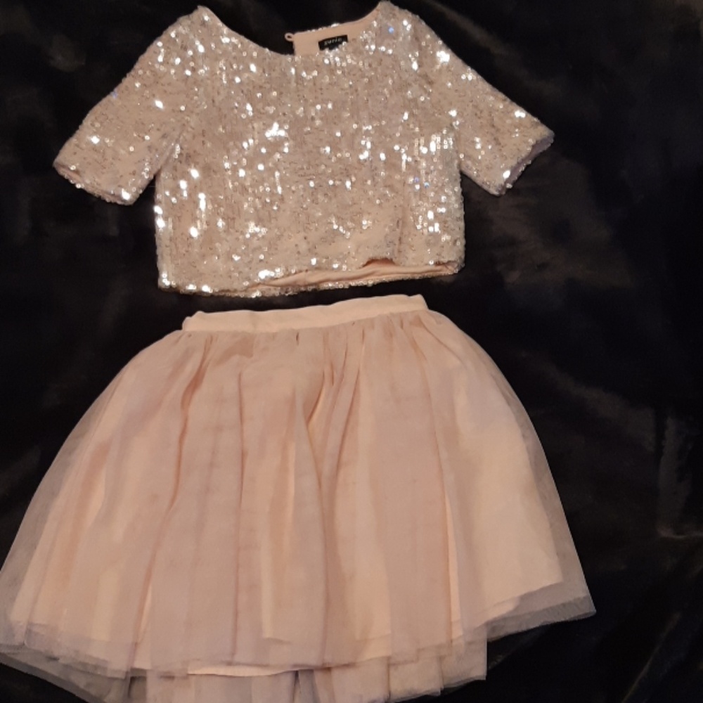 Zunie girls 2pc. Dress mint condition.  Never worn